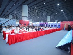 鷹衛(wèi)浴戴日華：堅持高質(zhì)量發(fā)展，向高價值轉(zhuǎn)型