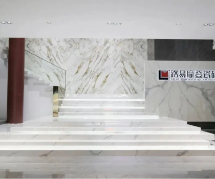仿古賽道第一潮牌，路易摩登瓷磚憑什么在陶瓷行業(yè)內(nèi)卷中突圍？