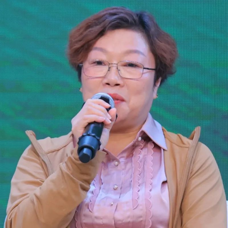 金牌企業(yè)制造副總裁 張代蘭：企業(yè)要生存，必須走光伏發(fā)電.jpg